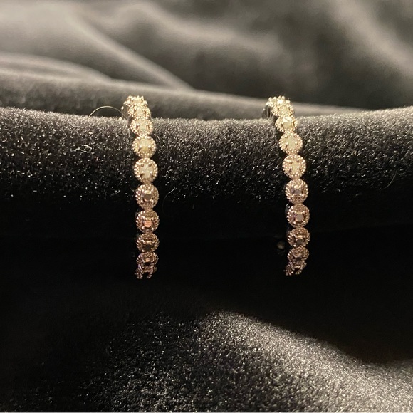 1/4 Carat Diamond hoop Earrings - Picture 3 of 4